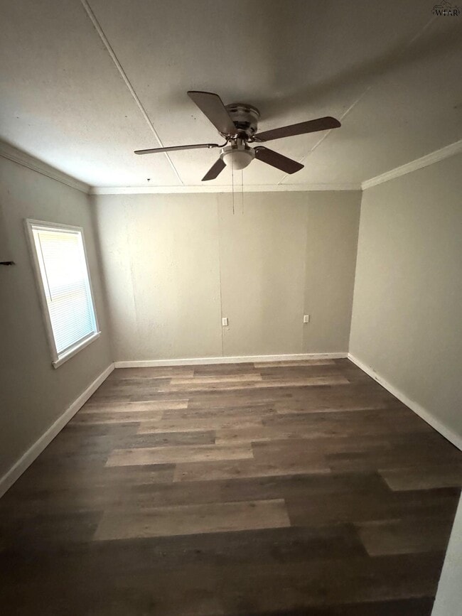 Photo - 1422 Tanbark Rd