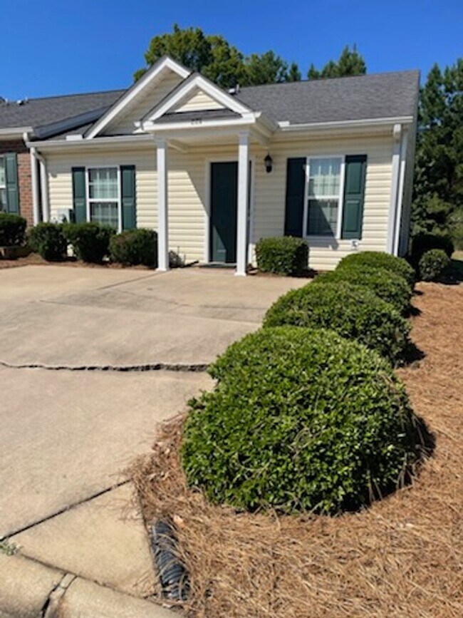 Building Photo - Convenient West Augusta Townhome-Convenien...
