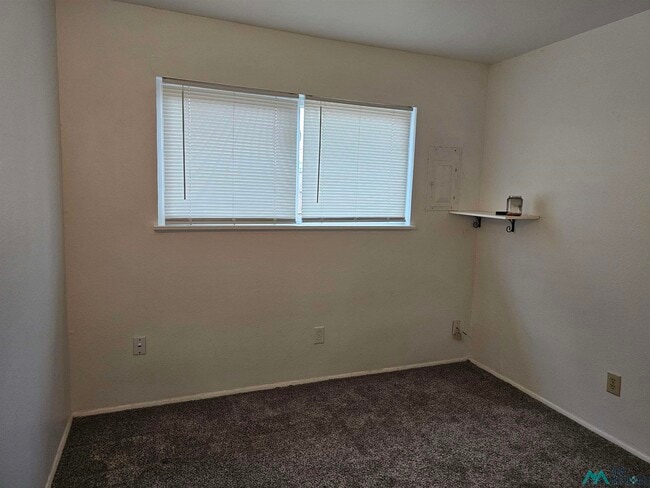 Photo - 300 Circle Dr