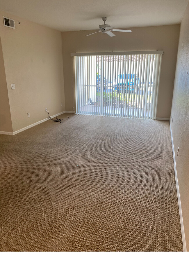 Living room - 4670 Saint Croix Ln Unit 614