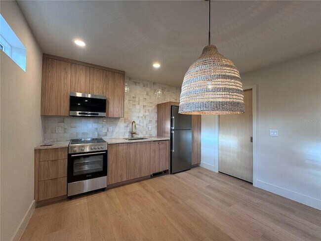 Photo - 150 51st St N