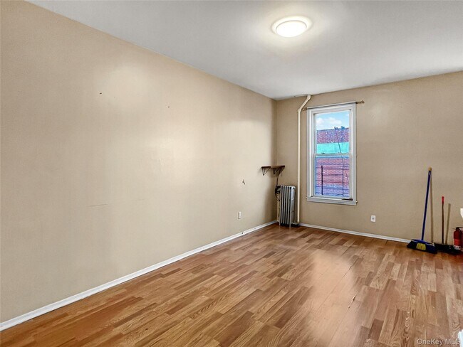 Photo - 92-06 95th Ave