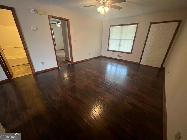 Photo - 982 Locust Dr NE