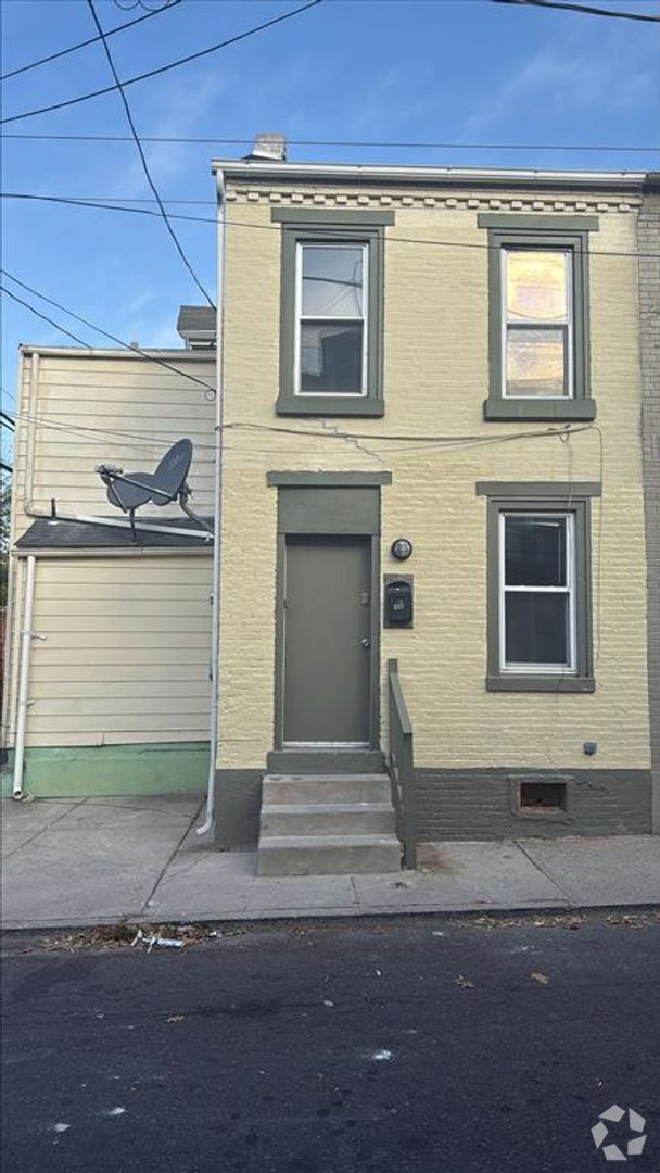 Building Photo - 3 Bedroom Row House Ready For You To Make ...