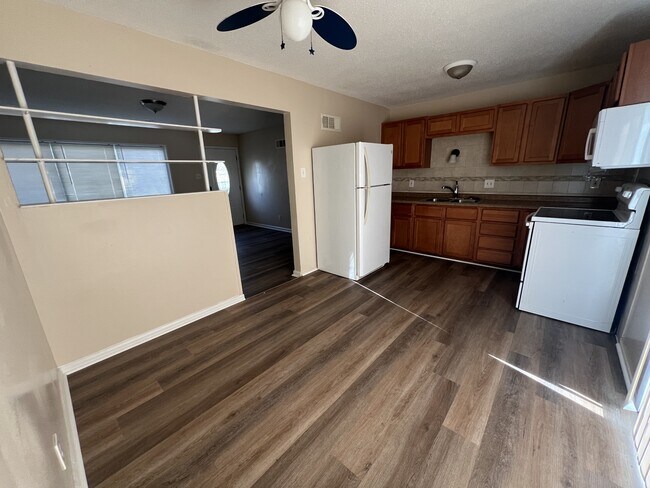 Photo - 299 Dashwood Dr