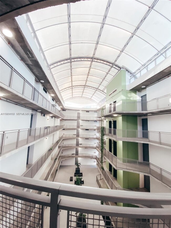 Photo - 455 NE 25th St Unidad 809