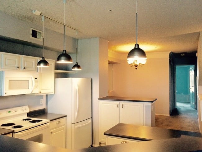 Building Photo - Lovely Two Bedroom Condo with Fire Place, W/D, garage, and tons of community extras! (Concord)