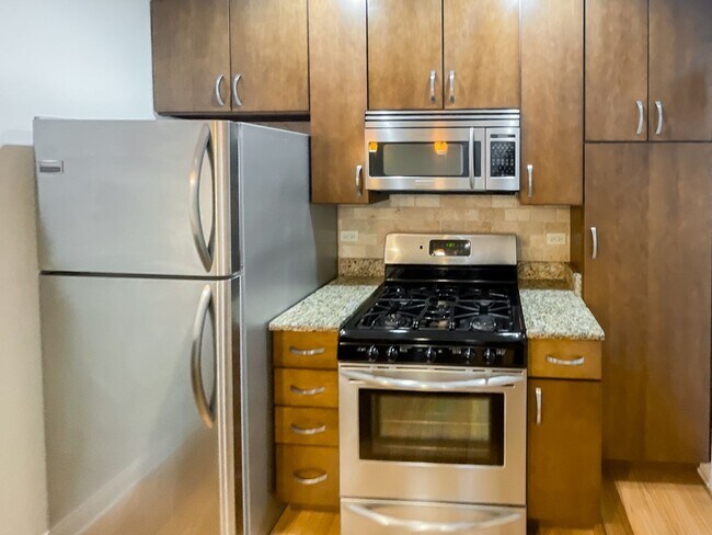 Photo - 3804 N Marshfield Ave Unit 2