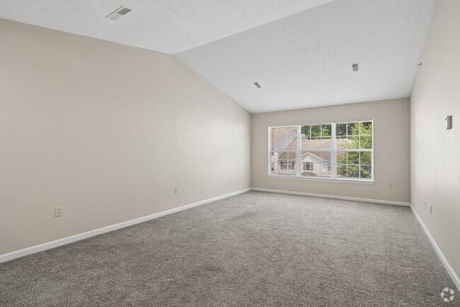The Avalon Deluxe 1BR, 1BA - 869SF - Living Room