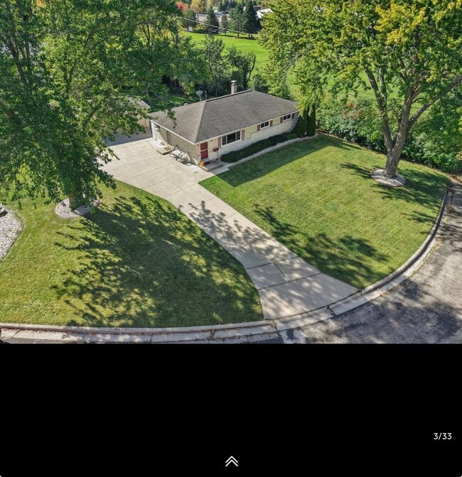 Photo - N87W18225 Queensway St