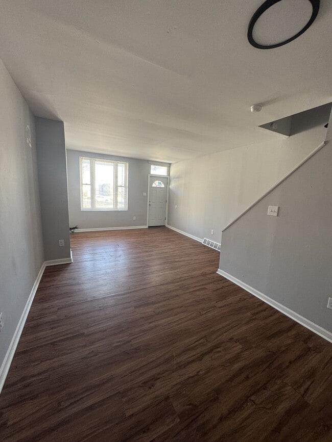 Photo - 5150 Wakefield St