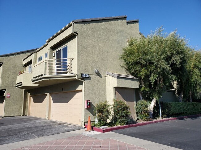 15341 Hunsaker Ave Unit H