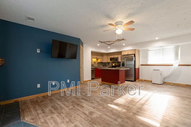 Building Photo - 10881 Pine Dr Unit Apt 10