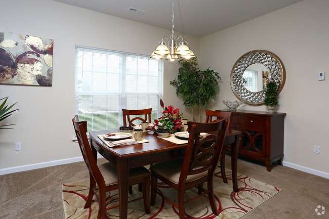 Modelo de dos habitaciones - The Townhomes at Pleasant Meadows