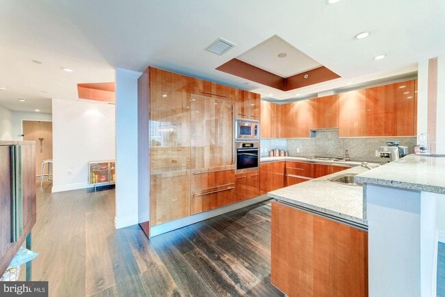 Photo - 1881 N Nash St Unidad 906