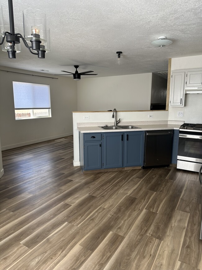 Photo - 1097 N Cedar Blvd