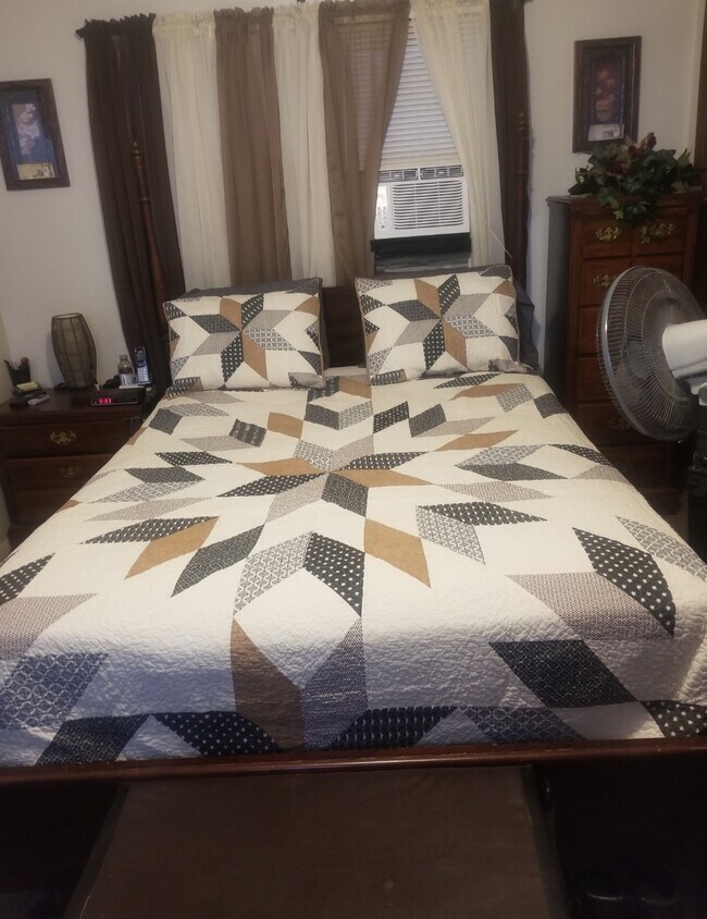 Upper bedroom - 427 20th Ave S Unit B