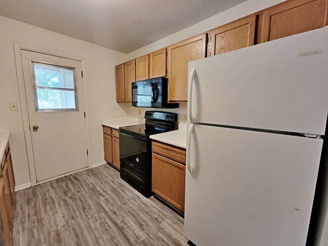 Photo - 3 Bedroom 2 Bath Condo Available Now! Unidad 202