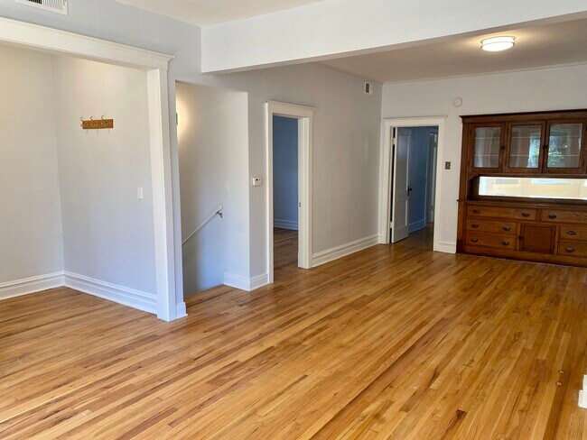 Dining Room - 2058 W Hutchinson St Unit 1