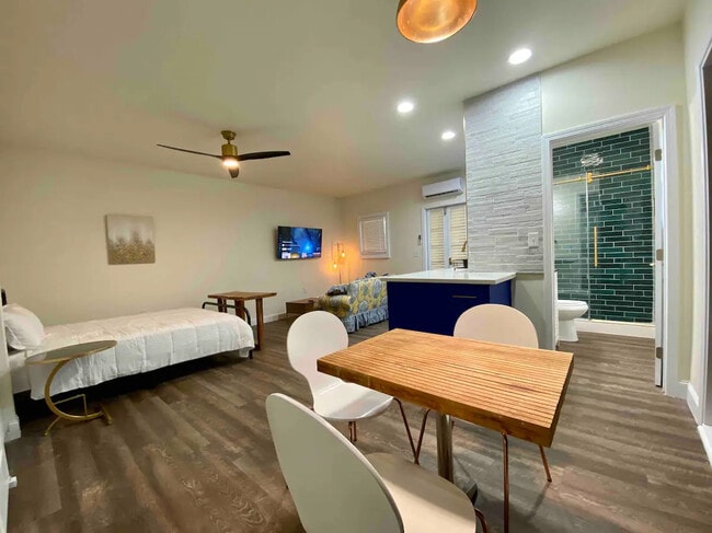 1301 N Van Ness Ave Unit D
