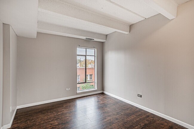 Photo - 2 Bedroom 2 Bath Home in Denver with Balco...