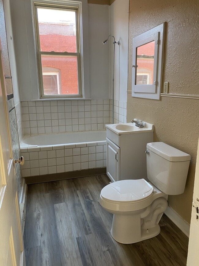 Photo - 1502 Jules St