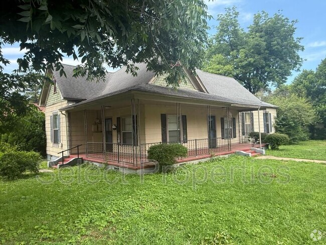 Building Photo - 904 W Oak Ave Rental