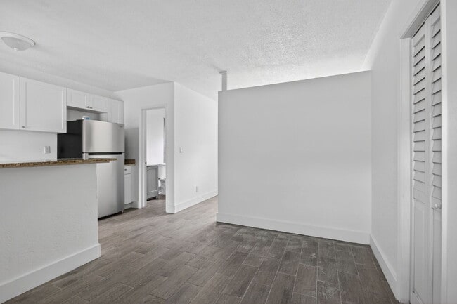 Photo - QUICK MOVE IN - FIRST MONTH FREE | Bright & Modern 1-Bedroom Apartment in Prime Oakland Park Loca... Unit 5