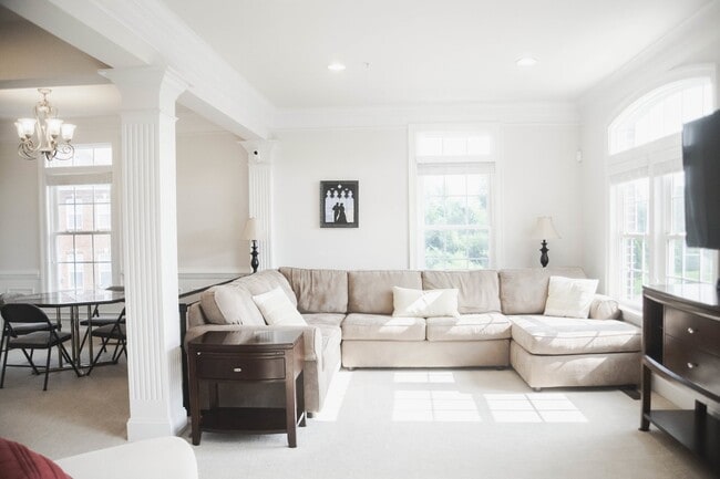 Photo - Villages at Urbana Luxury Townhouse For Lease