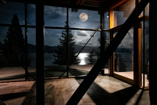 Building Photo - Architectural gem