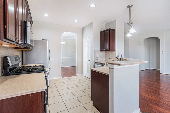 Photo - 405 Abbey Ln