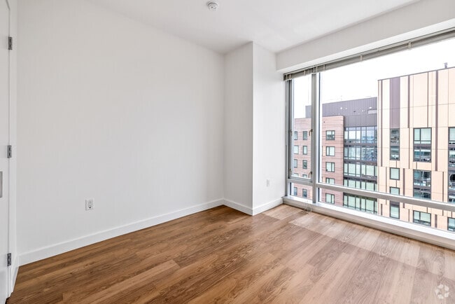 2BR, 2BA - 1000SF