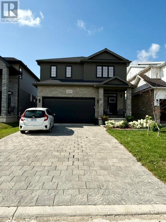 Photo - 1458 Wright Cres