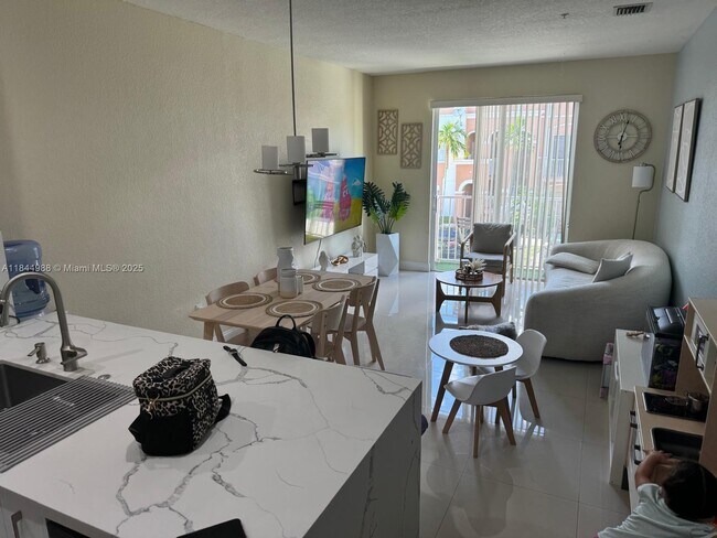 Photo - 17620 NW 73rd Ave Unidad 206-17 Rental