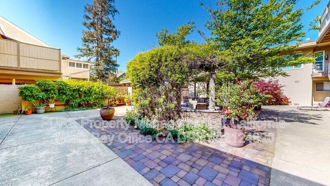 1135 Grand Ave