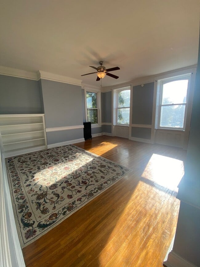 Building Photo - 327 E Market St Unit #3F