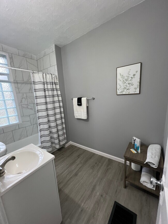 1941 Elm Ave Unit 1
