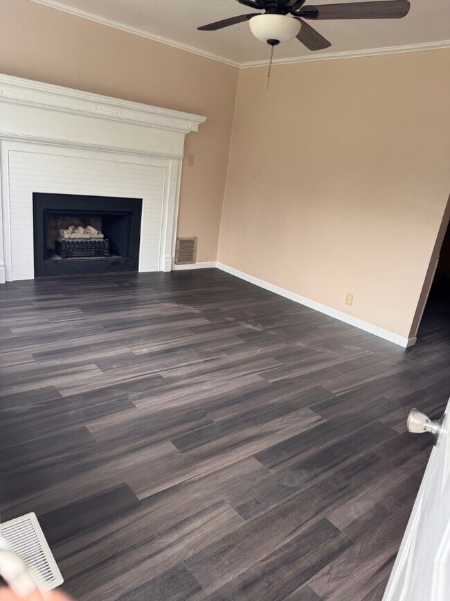 Photo - 1305 Davis St