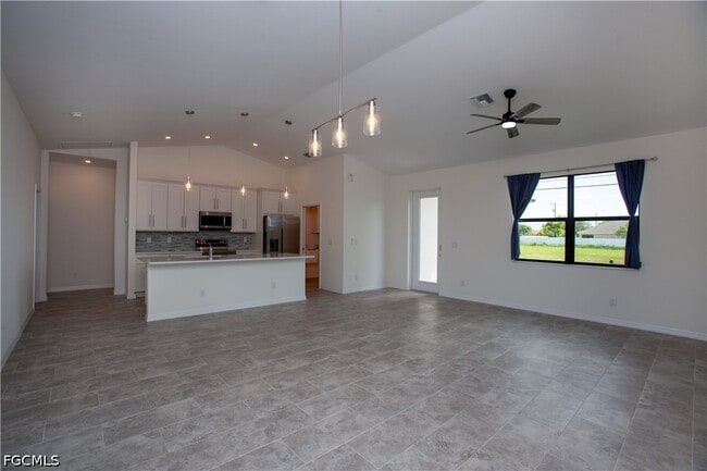 2102 NW 6th Pl