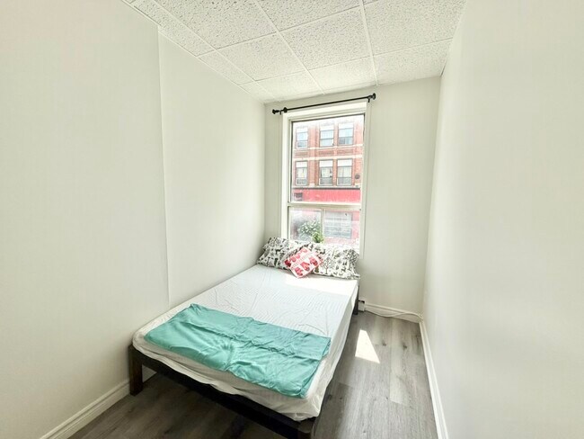 Photo - 1-1735 Richmond St