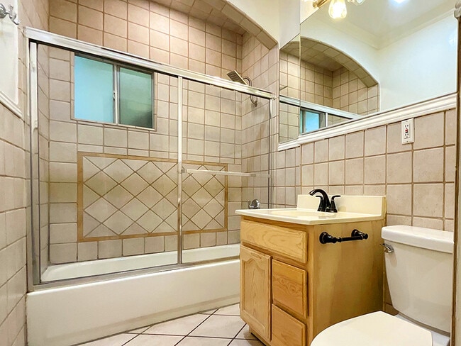 Baño - 632 N Sycamore Ave Unidad 10