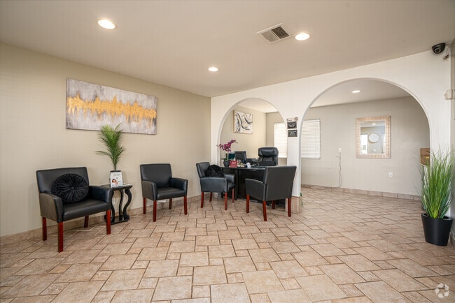 Oficina de arrendamiento - Windrose Apartments