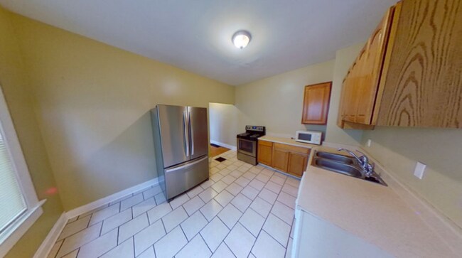 Photo - 305-307-307 E 19th Ave Unit 305