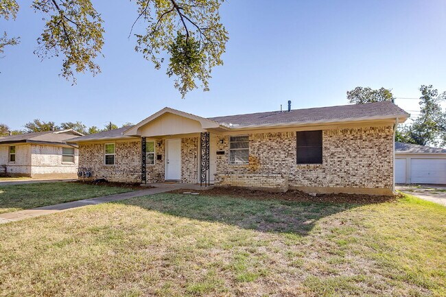 Photo - Cozy 2-Bed Duplex Available for Immediate ...