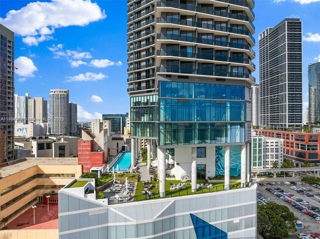 Photo - 398 NE 5th St Unidad 2602