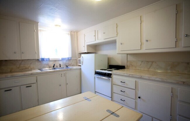 Photo - 805 NE California St