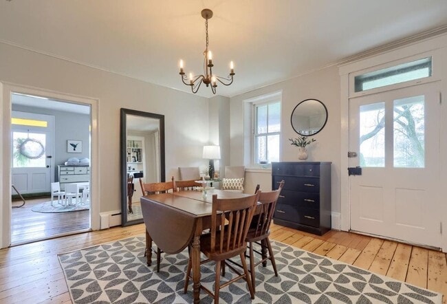 Photo - 2047 Jarvis Rd