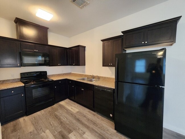3/2/2-AVAILABLE FOR OCOTOBER 1 MOVE IN