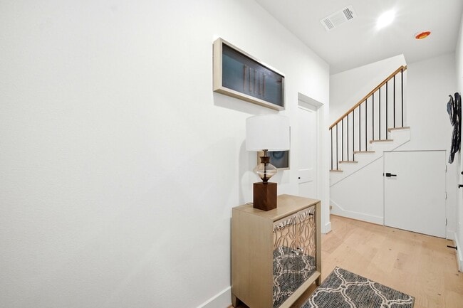 2212 Lou Ellen Ln