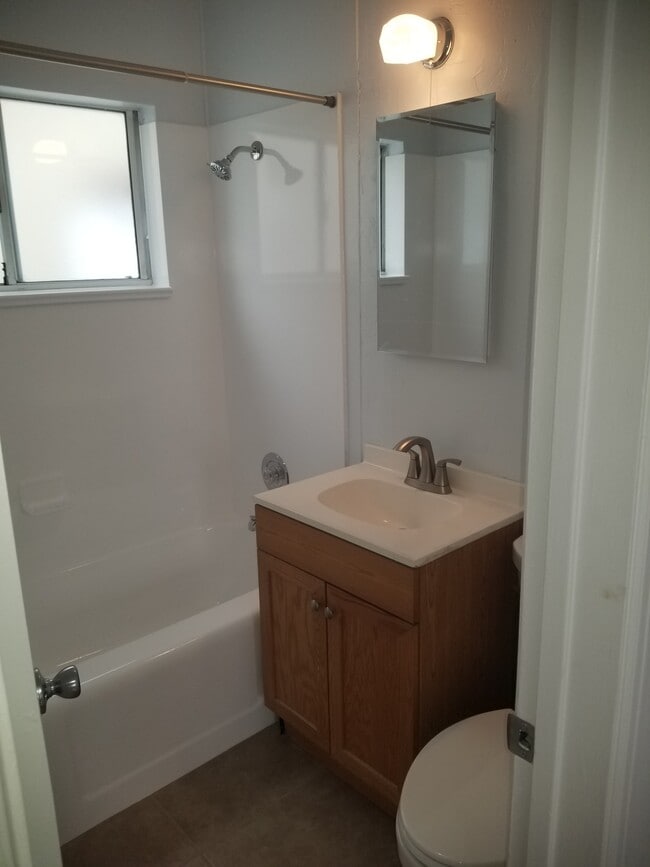 baño - 823 San Fernando Pl Unidad B